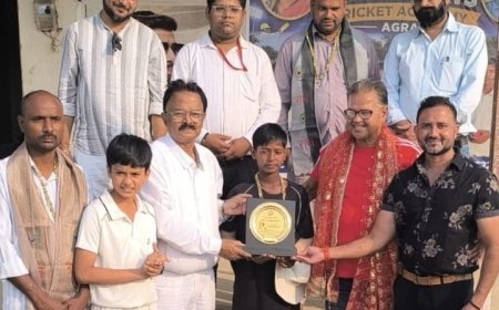 आठ घंटे बल्लेबाजी कर 513 रन ठोकने वाले 11 साल के कबीर का लीडर्स आगरा ने किया सम्मान
