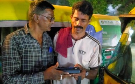 गाड़ी में छूटा सवारी का iPhone लौटाया, 500 रुपये का इनाम लेने से विनम्रतापूर्वक किया इनकार