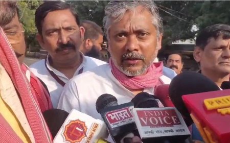 शिक्षक खंड के पहले राउंड में सपा प्रत्याशी आकाश अग्रवाल 1050 वोट से आगे, मतगणना रुकने पर हंगामा