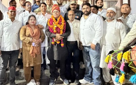 आकाश अग्रवाल की जीत से सपा में जोश, शब्बीर अब्बास का ढोल-नगाड़ों के साथ स्वागत; 2027 में आगरा फतह का संकल्प