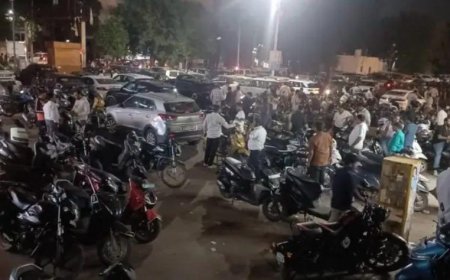 पुलिस चौकी के पास ही सज रही शराबियों की महफिल, पार्किंग बनी ओपन बार