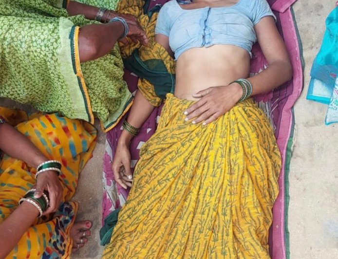 आगरा में पत्नी की हत्या कर पति फरार, पहले बेरहमी से पीटा फिर रस्सी से घोंटा गला