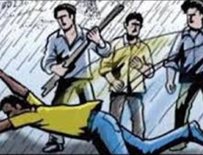बेटे की तलाश में घर पहुंचे, विरोध पर परिवार पर टूट पड़े, लोहामंडी में मारपीट से मची खलबली