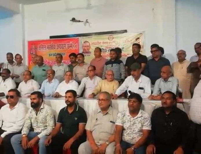 वैश्य समाज के अपमान पर भड़का आक्रोश, योगेंद्र उपाध्याय को 72 घंटे में माफी मांगने का अल्टीमेटम, माफी नहीं मांगी तो मंत्री आवास का घेराव, शहर में प्रदर्शन और पुतला दहन की चेतावनी