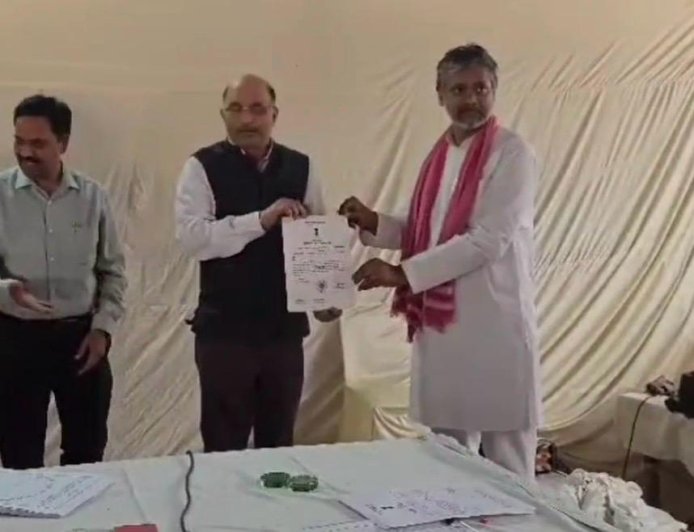 आगरा एमएलसी चुनाव में 25 घंटे की मतगणना के बाद फिर जीते डॉ. आकाश अग्रवाल