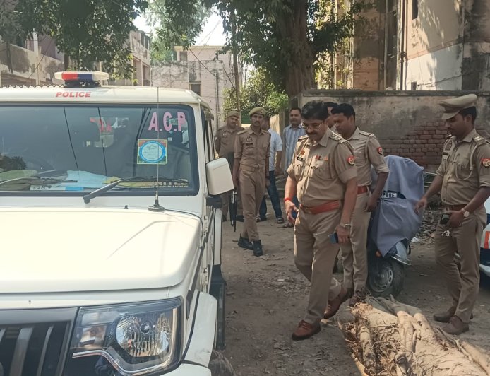 आगरा पुलिस लाइन के सरकारी आवास में महिला कांस्टेबल का पंखे से लटका मिला शव