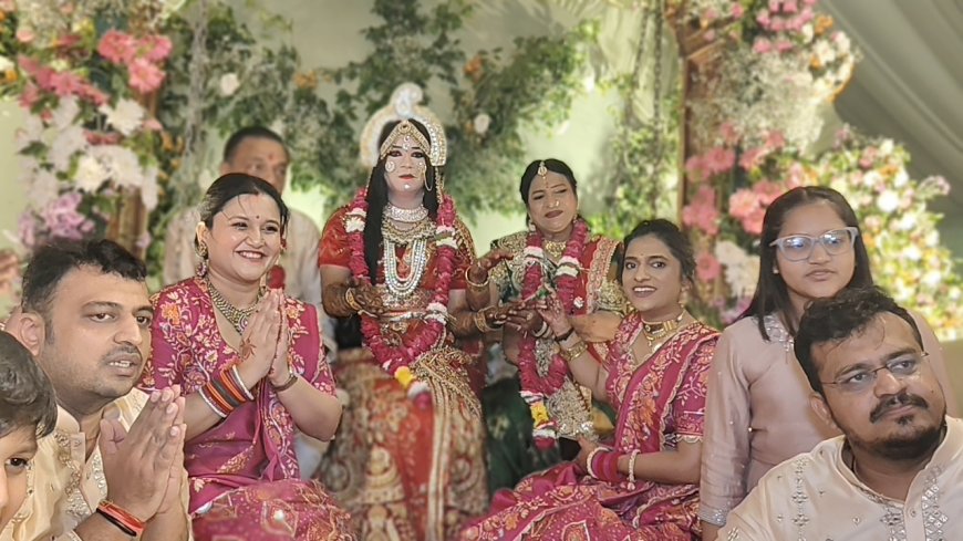 ‘राम नाम की मेहंदी लगाकर घूंघट में शरमाऊंगी…’ भजनों पर देर रात तक झूमीं सखियां