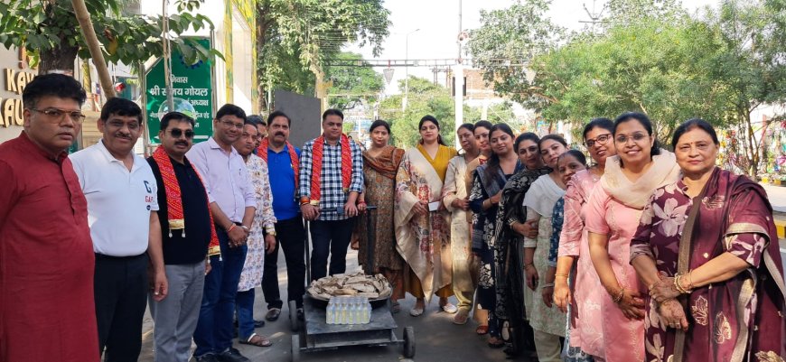जनकपुरी महोत्सव में मानवता की पहल, भोजन वितरण के साथ प्लास्टिक छोड़ने का दिया संदेश