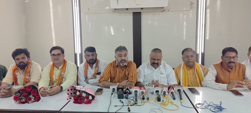 एमएलसी शिक्षक चुनाव-हरि किशोर तिवारी के समर्थन में चार निर्दलीय प्रत्याशियों ने वापस लिए नामांकन