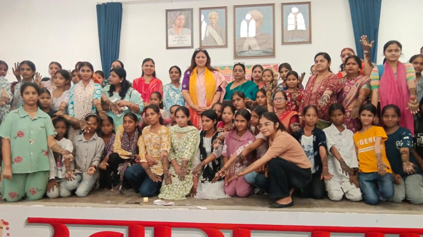 आगरा में मेहंदी-रंगोली के रंगों से सजा दशहरा मेला, प्रतिभागियों ने दिखाई अपनी कलात्मक प्रतिभा