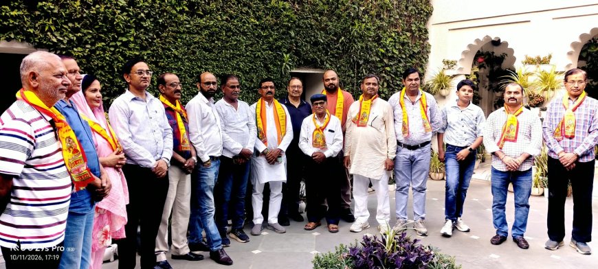 नवरात्रि में प्रकृति वंदन का संदेश, तुलसी और पौधों के वितरण के साथ पर्यावरण संरक्षण का संकल्प
