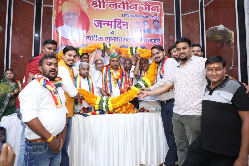 रक्तदान से मनाया सांसद नवीन जैन के जन्मदिन का जश्न, छीपीटोला में सेवा और सम्मान का संगम