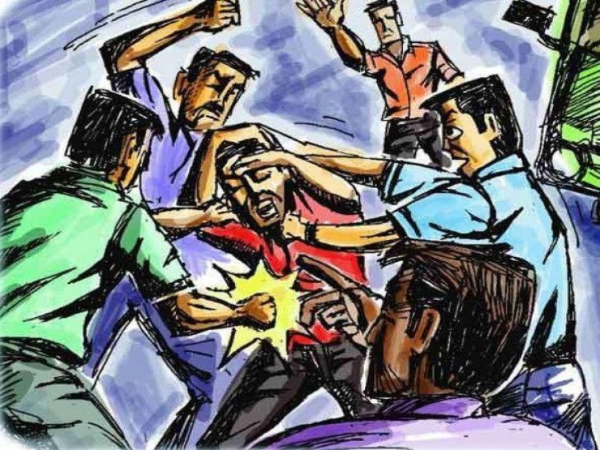 आगरा में बच्चे को बाइक की टक्कर के बाद खूनी संघर्ष, कई घायल, वीडियो वायरल