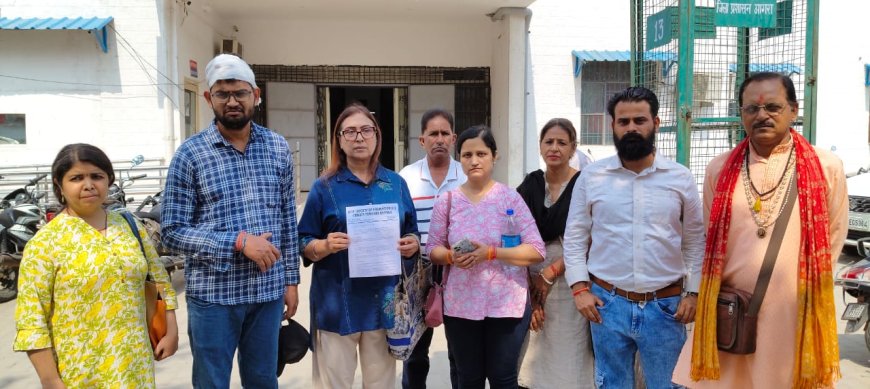 कुत्तों को खाना खिलाने पर कैफे संचालक का सिर फोड़ा, एफआईआर न लिखने पर डीसीपी कार्यालय पहुंचे पशु प्रेमी