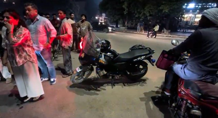 आधी रात सड़क पर नंगे पैर मिली दिल्ली की युवती, बोली-ज्यादा कमाई का लालच देकर लाए थे आगरा