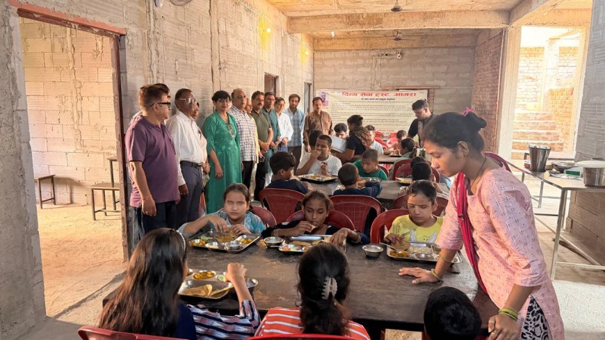 दृष्टिबाधित बच्चों के बीच दिव्य सेवा ट्रस्ट ने बांटी खुशियां