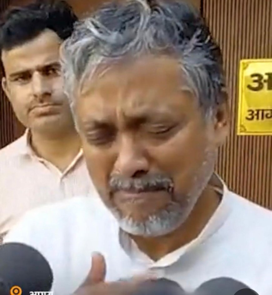 आगरा में एमएलसी चुनाव में बवाल, सपा प्रत्याशी डॉ. आकाश अग्रवाल फूट-फूटकर रोए