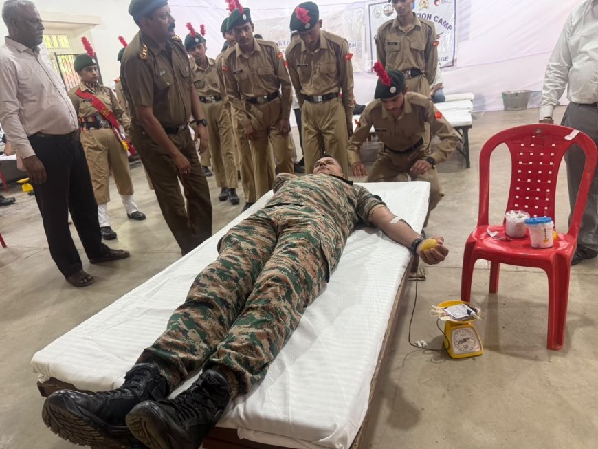 दयालबाग शिक्षण संस्थान के शिविर में 100 छात्राओं समेत 396 लोगों ने किया रक्तदान
