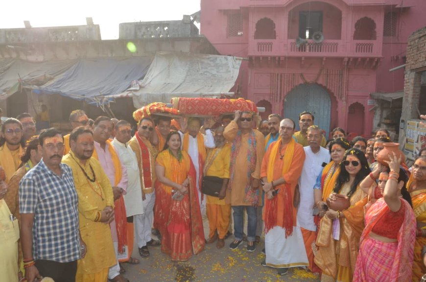 बैंड-बाजों के साथ निकली यमुना मैया की चुनरी यात्रा, गूंजा स्वच्छता का संदेश