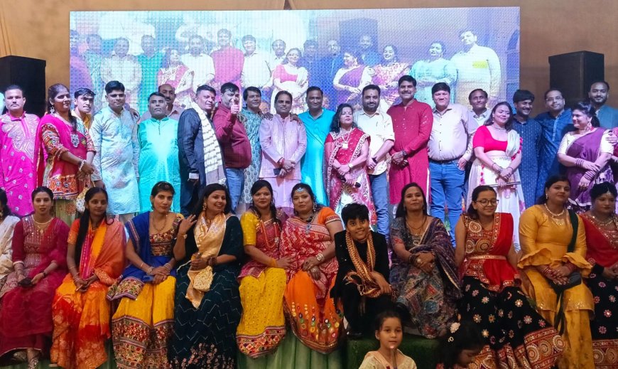 गरबा की धुनों पर झूम उठा आगरा, हरि बोल ट्रस्ट के नवरात्रि डांडिया धमाल में सैकड़ों श्रद्धालुओं ने जमाया रंग, सिंगर काजल यादव और गुड्डू भारती की प्रस्तुतियों ने बांधा समां, लाइव डीजे, रंग-बिरंगे परिधान बने आकर्षण
