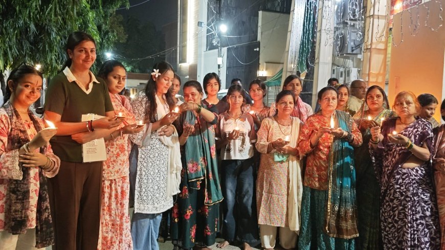 2100 दीपों से जगमगाया श्रीजगन्नाथ मंदिर, धवल पोशाक में बहन सुभद्रा और भाई बलराम संग श्रीहरि ने दिए दर्शन