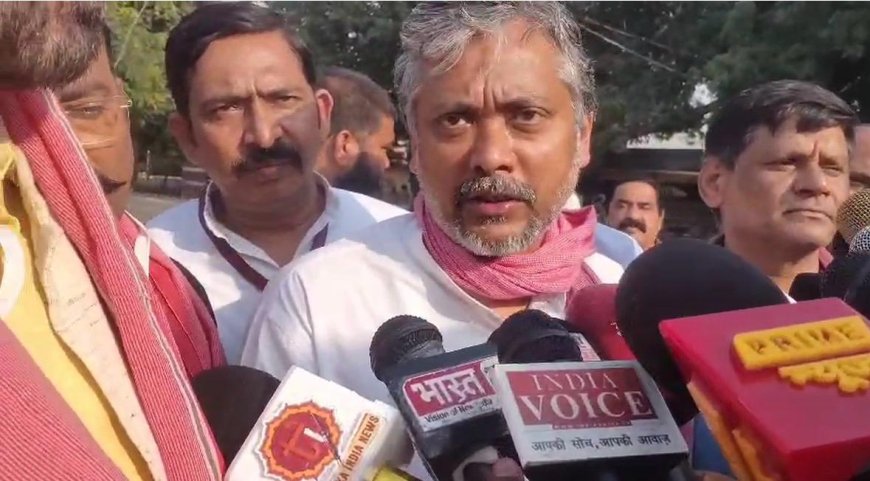 शिक्षक खंड के पहले राउंड में सपा प्रत्याशी आकाश अग्रवाल 1050 वोट से आगे, मतगणना रुकने पर हंगामा