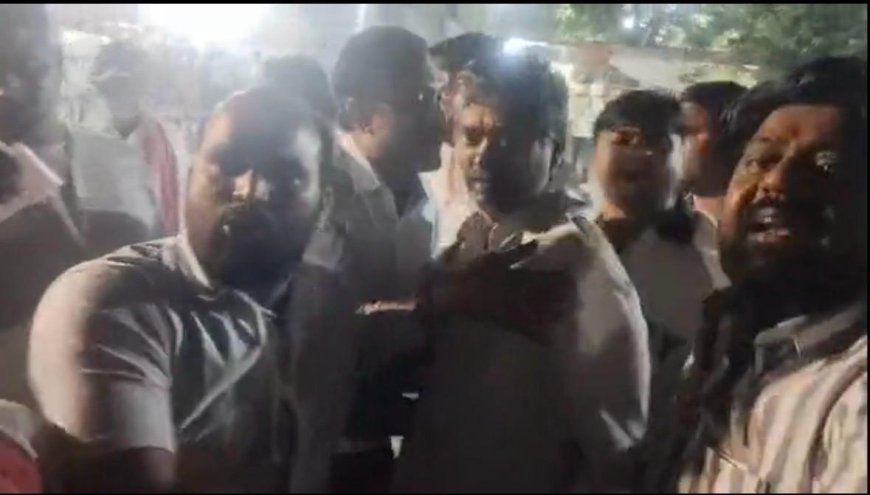 आगरा एमएलसी चुनाव में आधी रात हंगामा, आकाश अग्रवाल का कुर्ता फटा, भिड़े भाजपा-सपा समर्थक